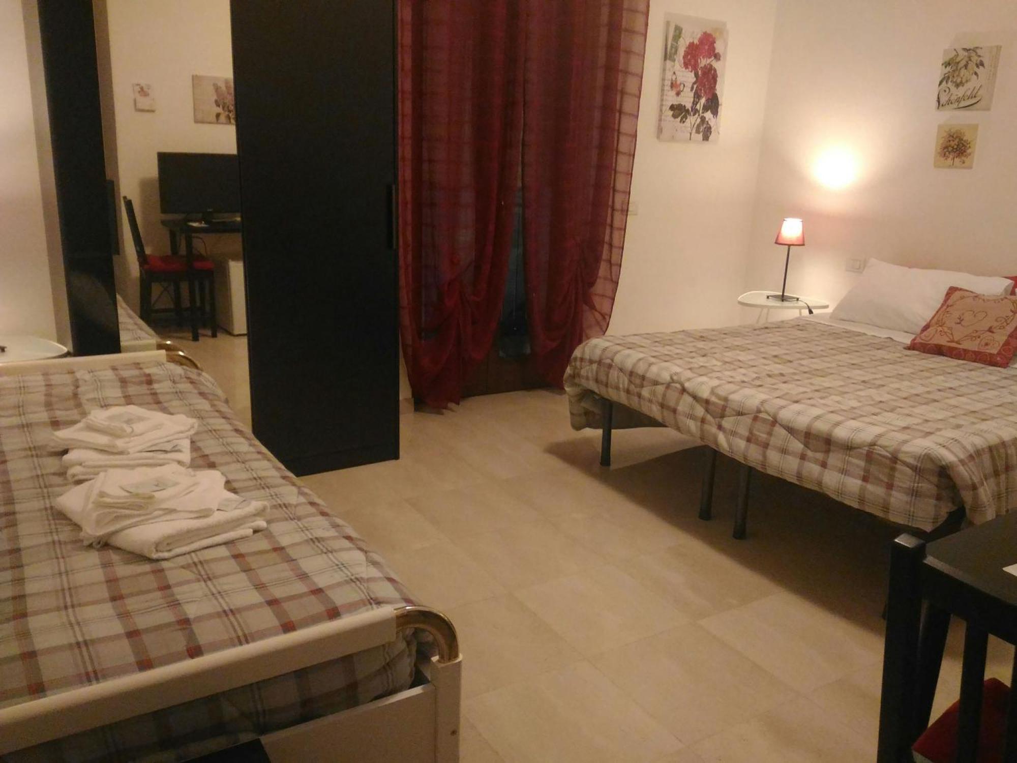 Domus Taranto Hotel Bagian luar foto