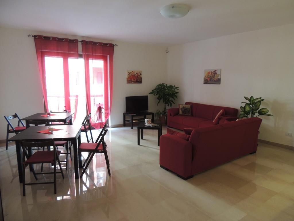 Domus Taranto Hotel Bagian luar foto
