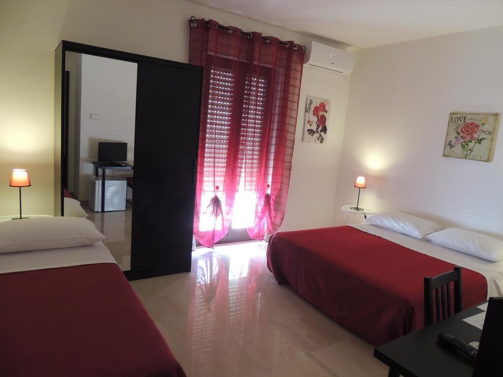 Domus Taranto Hotel Ruang foto