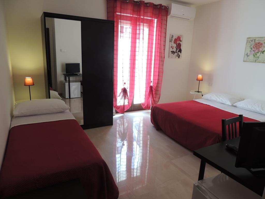 Domus Taranto Hotel Ruang foto