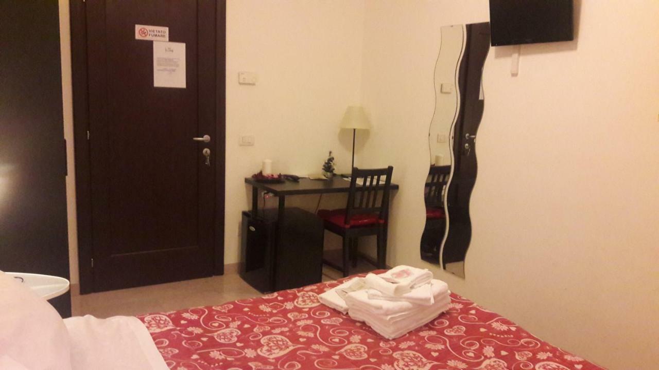 Domus Taranto Hotel Bagian luar foto