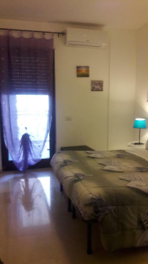 Domus Taranto Hotel Bagian luar foto